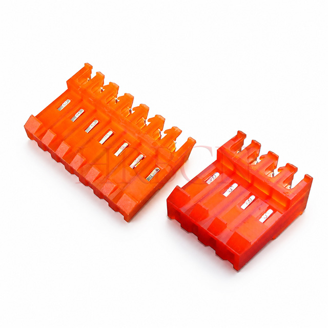 Pasamuros IDC de 180 grados con paso de 3,96 mm y rampa de bloqueo